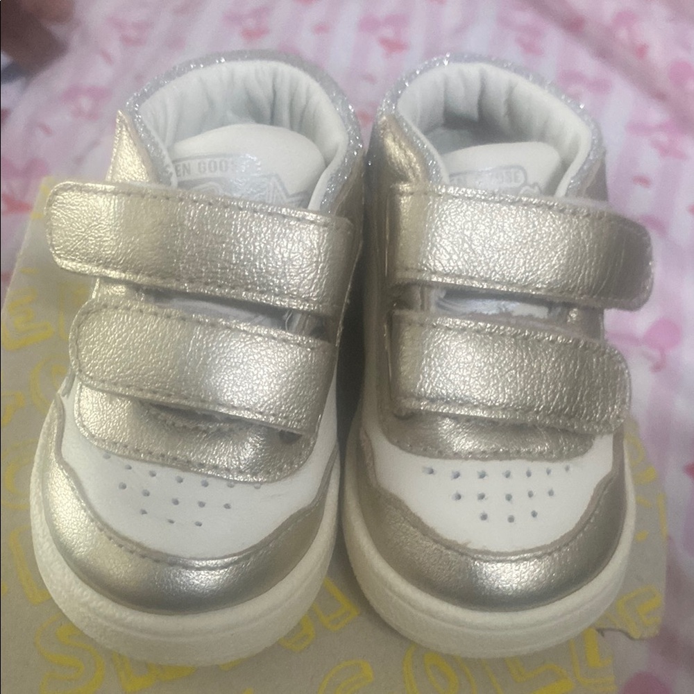 Golden Goose Baby Shoes in Silver and White